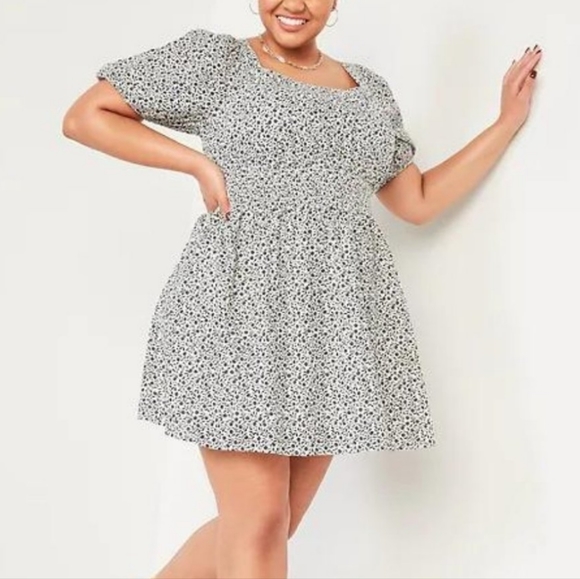 Old Navy Dresses & Skirts - 2 for $10 Old Navy Puff Sleeve Smocked Waist Dress